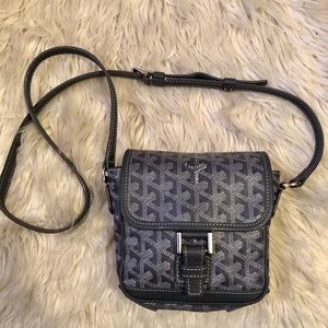 Like new Goyard mini crossbody purse 👜